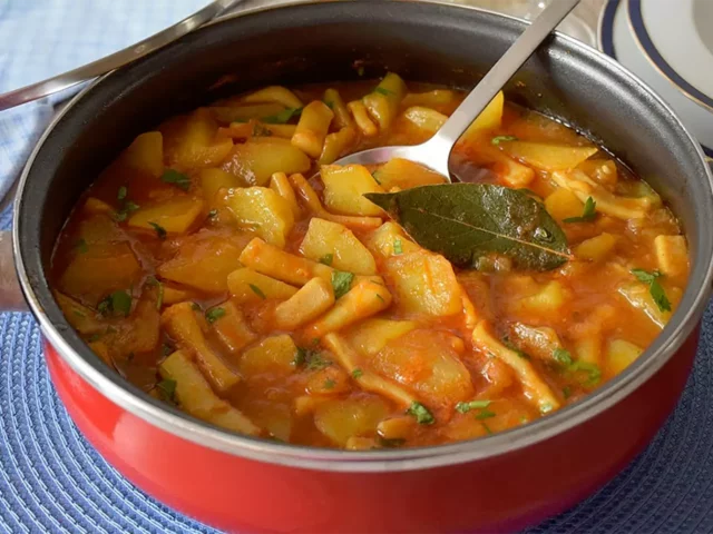 Calamares guisados con patatas